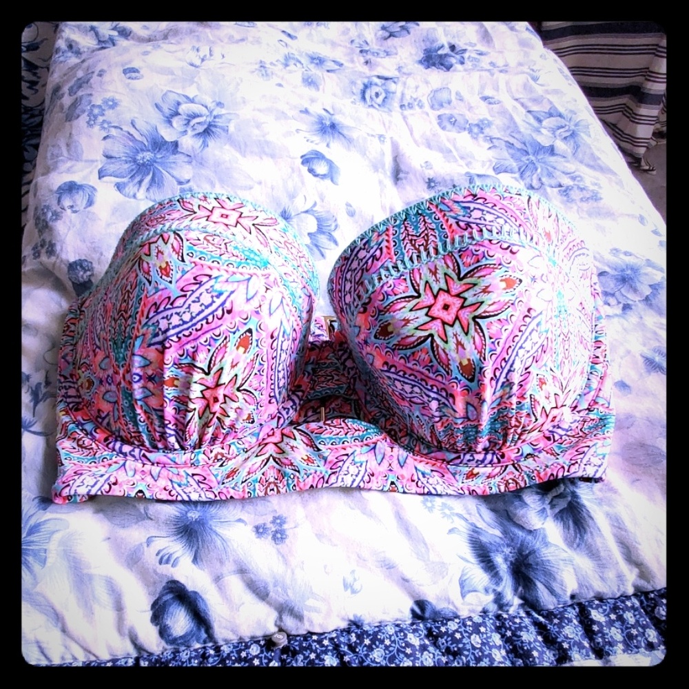 Super Sexy "Strapless" Multi-Color Swimsuit Top